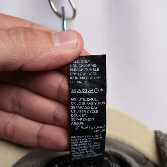 White House Black Market Yarn Ruana Womens M/L Mercury New Metallic Fringe Wrap - Picture 6 of 8